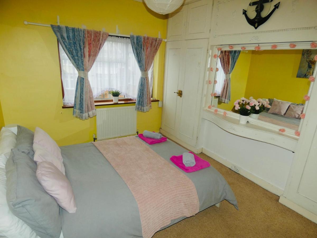 Spacious 3 Bed House With Parking & Good Transport South Norwood Eksteriør billede