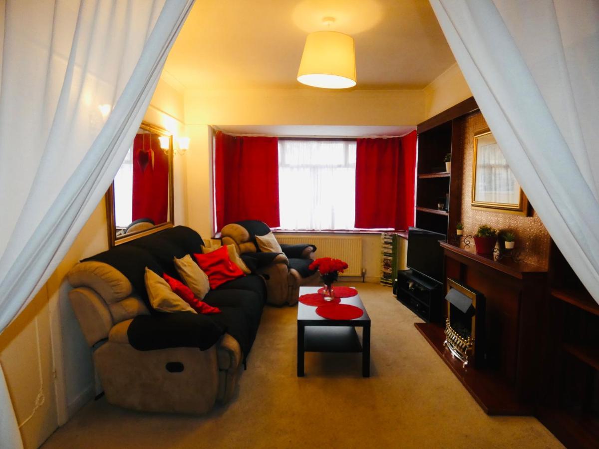 Spacious 3 Bed House With Parking & Good Transport South Norwood Eksteriør billede